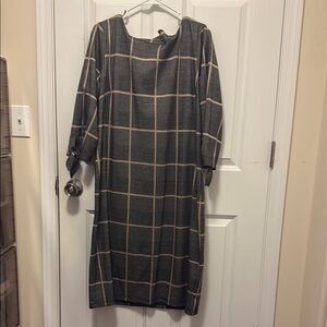 Gray Sheath Dress with Cuffed Long Sleeves and Crew Neck